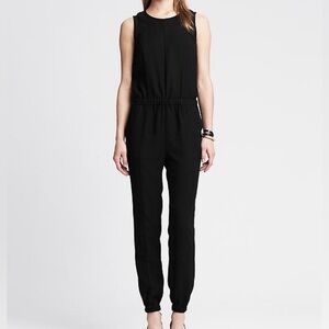 Banana republic The silhouette of the season, Crew neck. Sleeveless